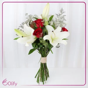 دسته گل رز و لیلیوم (3 شاخه رز 3 شاخه لیلیوم)