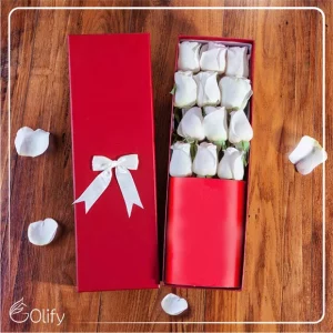 باکس گل رز سفید 12 شاخه